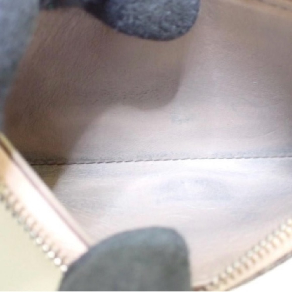 Louis Vuitton Capucines Compact Wallet - Picture 8 of 16